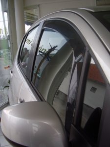 Suzuki Splash légterelő pár első ablakra, 2db