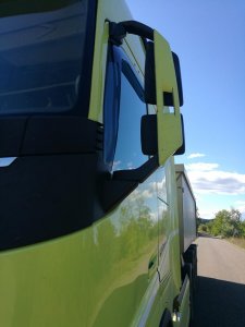 Volvo FH légterelő pár első ablakra, 2db